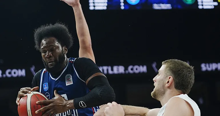 Anadolu Efes sahasında farklı kazandı!