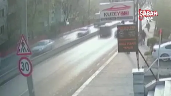 Yokuştan çıkamayan kamyonet geri kayarak böyle devrildi | Video