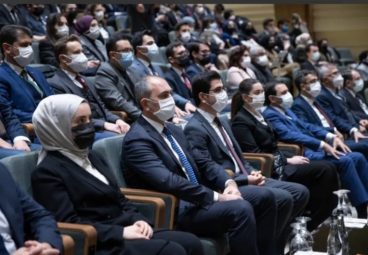 bakan-gul-hakim-savci-adaylariyla-kesisme-iyi-ki-varsin-eren-filmini-izledi-1642770278819.jpg