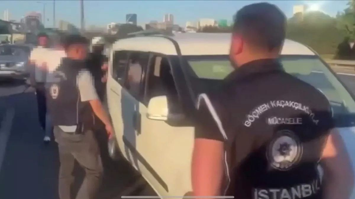 İstanbul Emniyeti'nin göçmen kaçakçılığı operasyonunda yakalanan organizatörler.