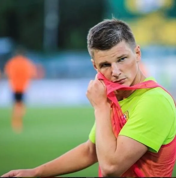 Ünlü futbolcu Andrey Arshavin'in eşi ve çocukları uçaktan indirildi