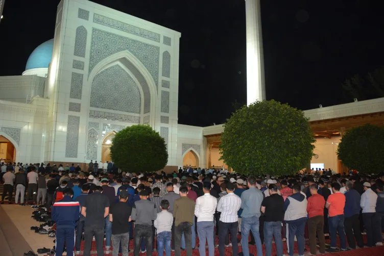 Ramazan ayının ilk teravih namazı kılındı