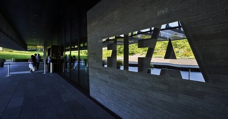 FIFA yöneticisinden flaş öneri: Tüküren futbolcuya...