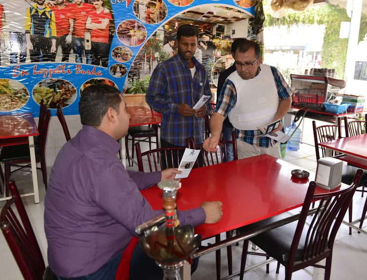 Polis baskınını fark edince, tezgahlarını bırakıp kaçtılar