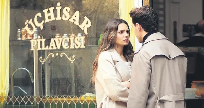 Onur’dan Zeynep’e evlilik teklifi