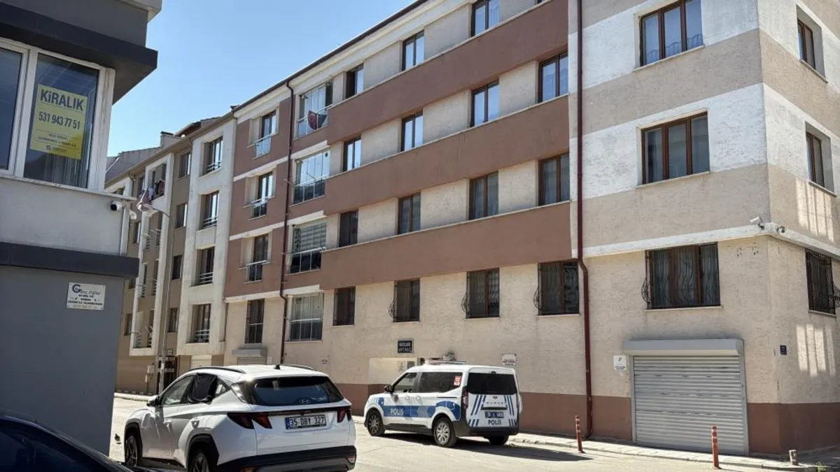 Kötü koku ihbarı gerçeği ortaya çıkardı! Eve giren ekipler yaşlı adamın cesedi ile karşılaştı Kötü koku ihbarı gerçeği ortaya çıkardı! Eve giren ekipler yaşlı adamın cesedi ile karşılaştı