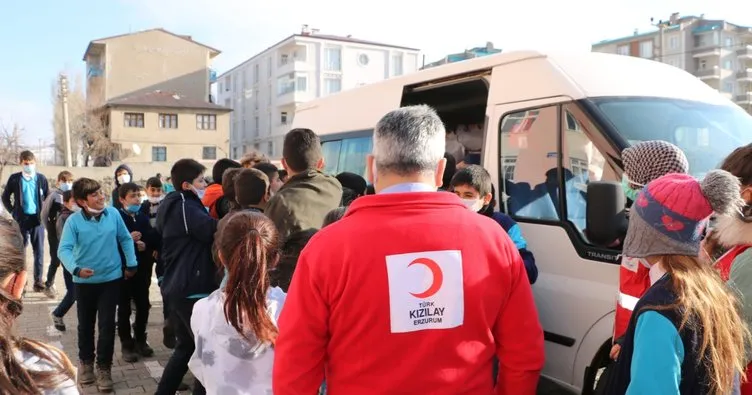 Türk Kızılayı Erzurum Şubesi’nden bin 500 öğrenciye yardım