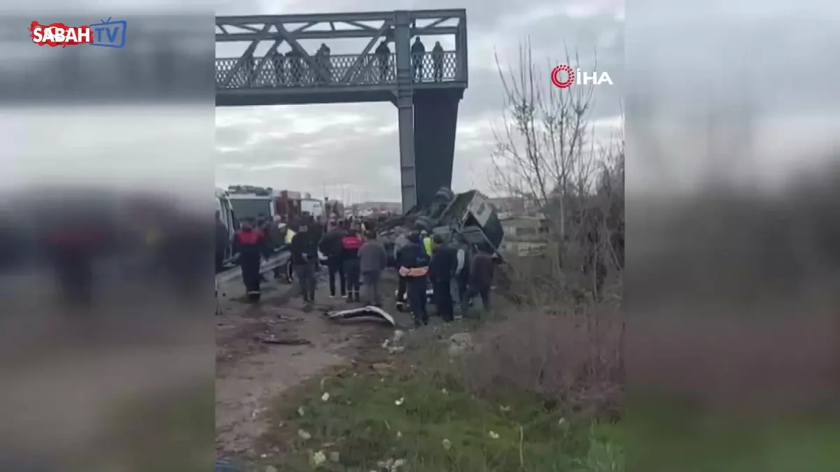 SON DAKİKA: Ankara’da halk otobüsü kaza yaptı: 4 ölü, 13 yaralı | Video videosunu izle SON DAKİKA: Ankara’da halk otobüsü kaza yaptı: 4 ölü, 13 yaralı | Video videosunu izle