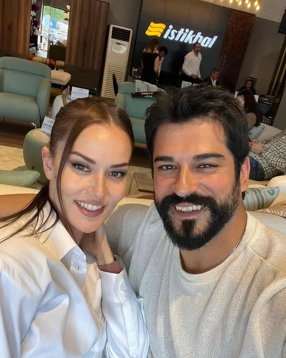 Ardı ardına paylaştığı pozlarına beğeni yağdı! Fahriye Evcen ve Burak Özçivit 2024 yılında neler yapmış neler!