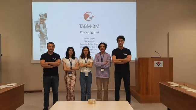 turk-astronot-alper-gezeravci-muslu-ogrencilerle-bir-araya-geldi-deneylerini-uzayda-test-edecek-1704959350907.jpg