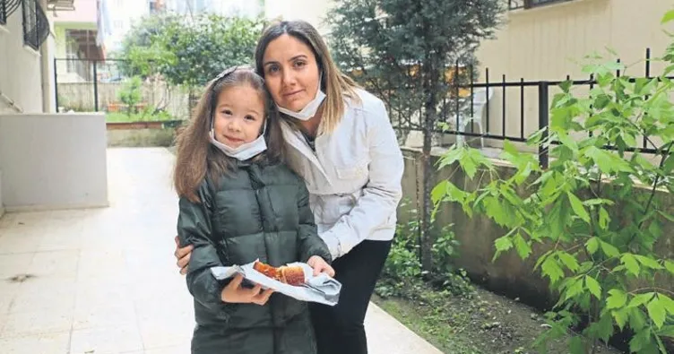 Bilge, sağlıkçılara elleriyle kek yaptı