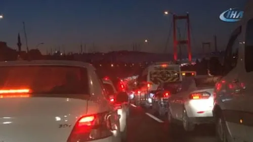 15 Temmuz Şehitler Köprüsünde trafik durma noktasına geldi - 1