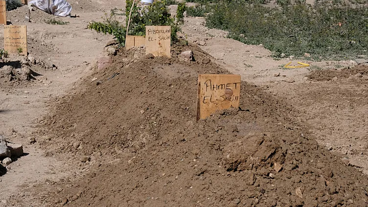 SON DAKİKA... Biri 4 diğeri ise 3 yaşında… Acılı baba gözyaşları ile veda etti: Konya’daki yangın faciasının görüntüleri ortaya çıktı!