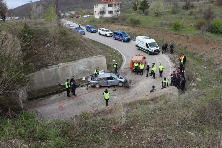 Yürekleri yakan kaza: 1’i çocuk 3 kişi öldü! Olay yerinden korkunç kareler
