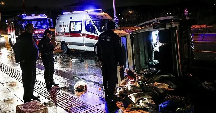 Ankara’da virajı alamayan minibüs devrildi: 5 yaralı