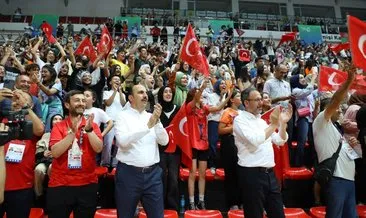 Bakan Mehmet Muharrem Kasapoğlu ve Başkan Altay, Voleybol Milli Takımı’nın sevincine ortak oldu