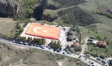 2023 genç Dünyanın en büyük Türk Bayrağı’nı Ihlara Vadisi’nde açtı