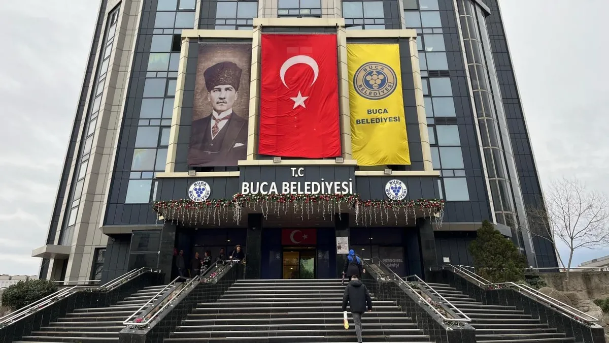 Buca Belediye binası önünde eylem! ”Haklarımız teslim edilene kadar geri adım atmayacağız” Buca Belediye binası önünde eylem! ”Haklarımız teslim edilene kadar geri adım atmayacağız”