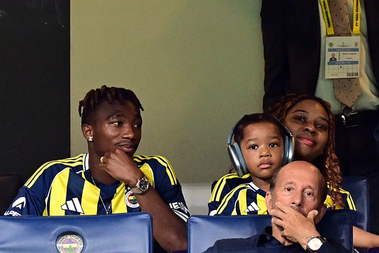 Fenerbahçe'de 2 yıldız takımdan ayrılıyor! Kanarya kasayı dolduracak... 1 Fenerbahçe’de 2 yıldız takımdan ayrılıyor! Kanarya kasayı dolduracak...