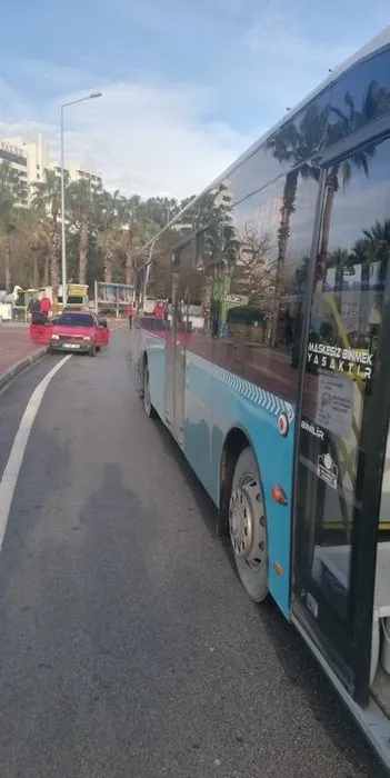 Antalya’da şehir magandaları dehşet saçtı! Halk otobüsü şoförünü yola yatırıp dövdüler