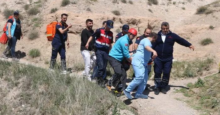 Kapadokya’ya gelen turist dengesini kaybederek 3 metre aşağıya düştü