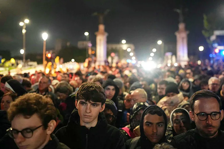Vatikan Papa Franciscus'u uğurluyor! Yüz binler akın etti: Dünya liderleri Roma’da