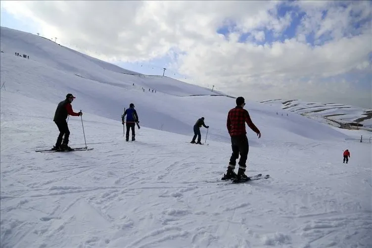 Lübnan’da kayak sezonu