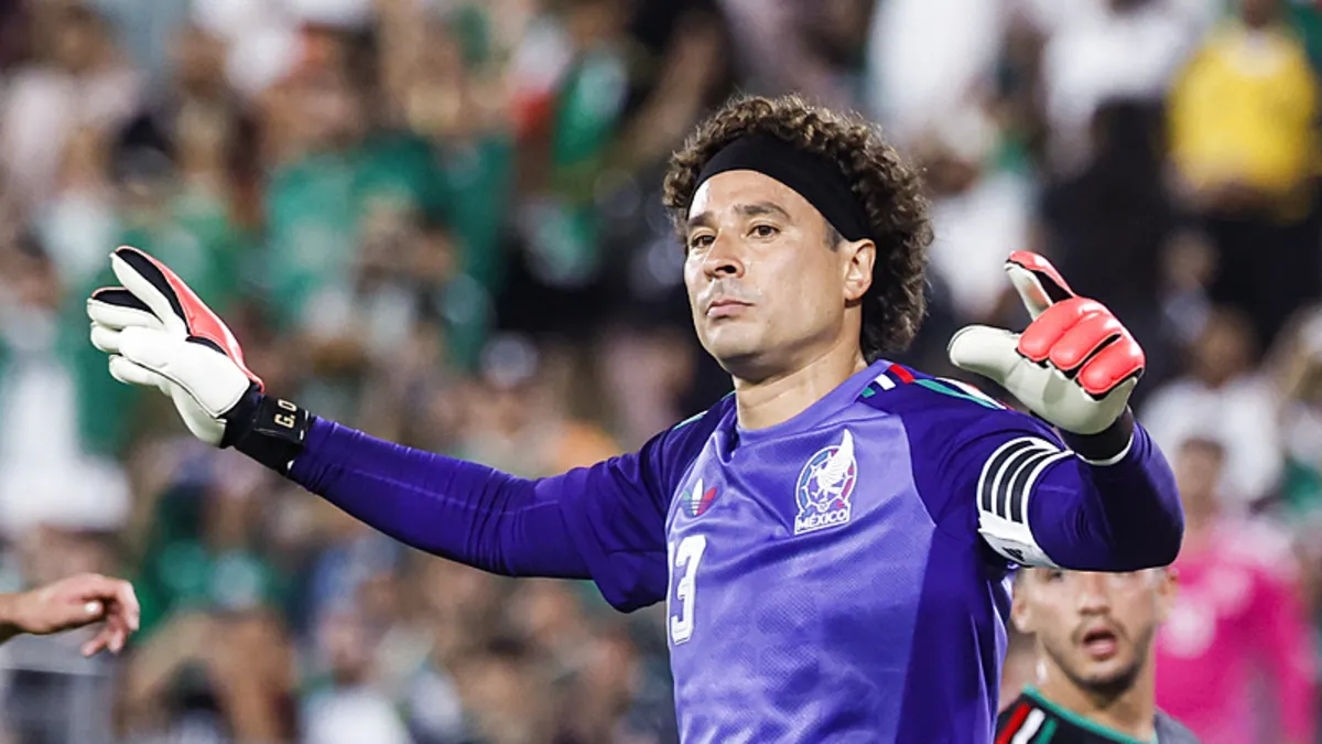 Meksikalı kaleci Ochoa, futbola veda ediyor!