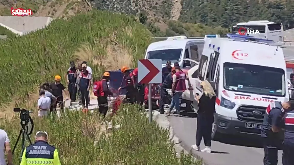 SON DAKİKA! Antalya’da feci kaza! Otomobil 400 metrelik uçurumdan yuvarlandı: 5 kişi can verdi | Video videosunu izle SON DAKİKA! Antalya’da feci kaza! Otomobil 400 metrelik uçurumdan yuvarlandı: 5 kişi can verdi | Video videosunu izle