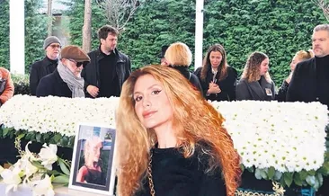 En sevdiği çiçekle uğurlandı