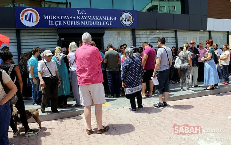 Nüfus müdürlükleri önünde seçim kuyruğu!