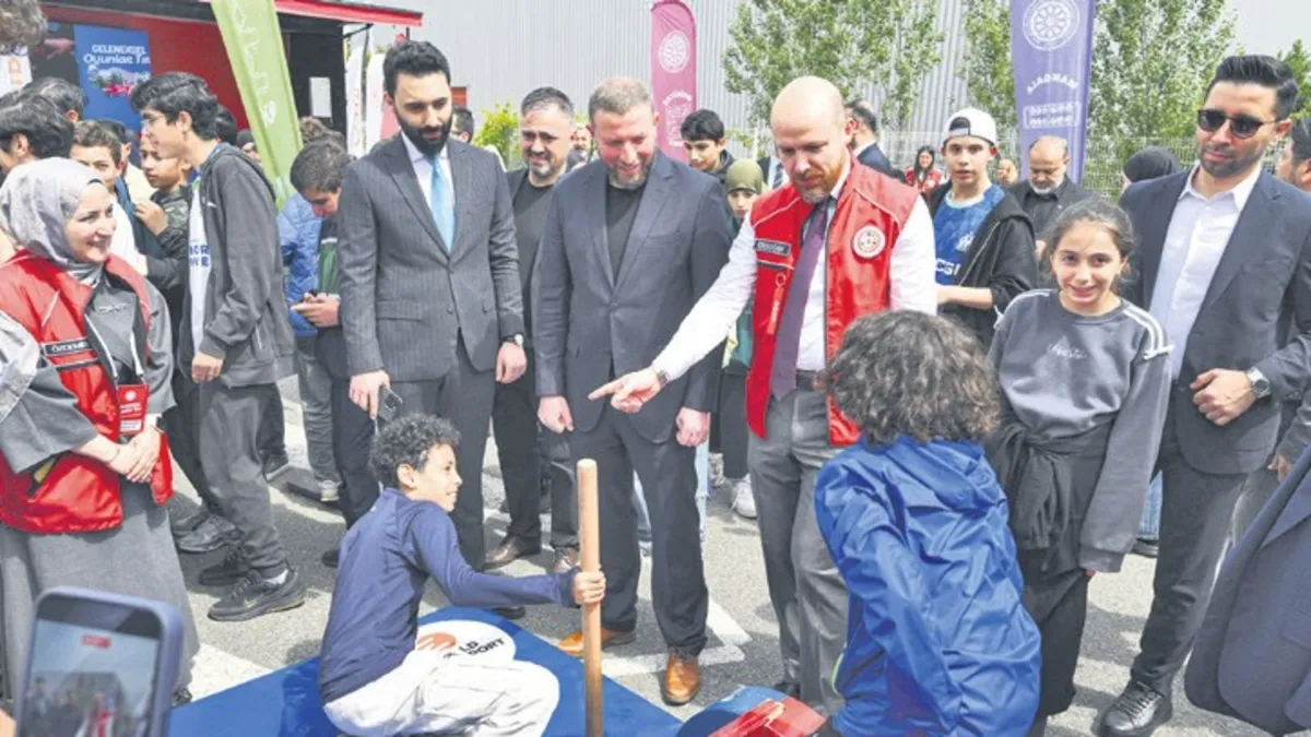 YTB’nin Geleneksel Oyunlar TIR’ı Fransa’da