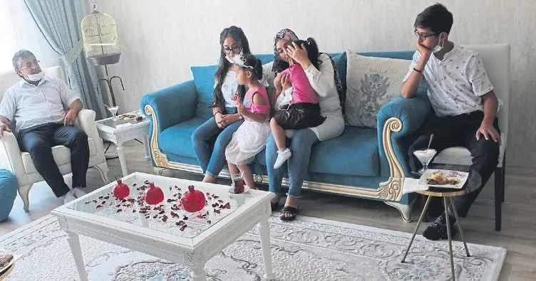 Üç çocuklu aile Suriyeli kardeşlere koruyucu aile oldu
