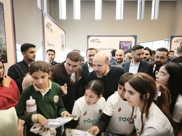 bilal-erdogan-gaziantepte-genclerle-bulustu-1793021961596.jpg