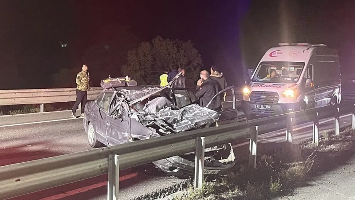 Kütahya’da otomobil, TIR’ın altına girdi: 1 ölü Kütahya’da otomobil, TIR’ın altına girdi: 1 ölü