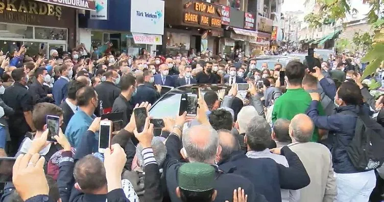 Başkan Erdoğan, cuma namazı çıkışı vatandaşlarla sohbet etti