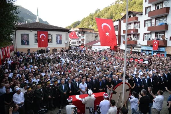 trabzonlu-sehit-memleketinde-son-yolculuguna-ugurlandi-1725980148680.jpeg