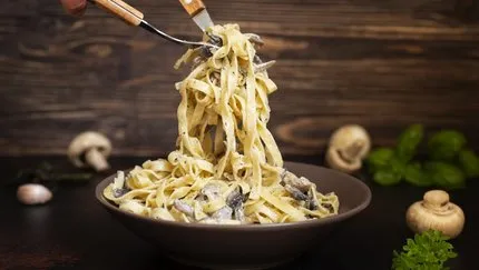 Makarnanın en lezzetli hali: Tam kıvamında Fettucini Alfredo makarna tarifi