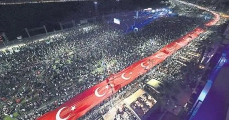 9 Eylül için dev Türk bayrağı