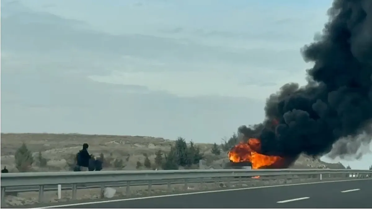 SON DAKİKA: Yer: Ankara! Seyir halindeki yolcu otobüsü alev aldı