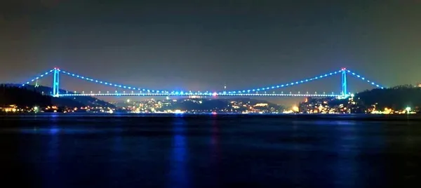 istanbul-bogazindaki-kopruler-kolon-kanseri-icin-isiklandirildi-1711094077008.jpg