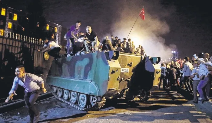 ozgur-ozele-sehit-ailelerinden-tepki-gobekten-disa-bagli-biri-bu-destani-anlayamaz-1711668161902.jpeg