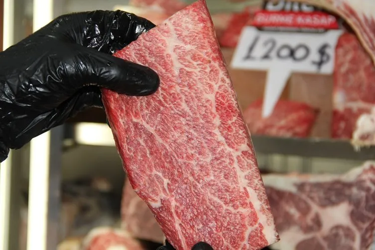 Altın suyuna bandırılıyor: Bursa’da üretilen etin kilosu tam 1200 dolar! Yurt dışından akın akın bu et için geliyorlar