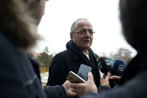 İlhan Cavcav'ın mezarı başında duygusal anlar