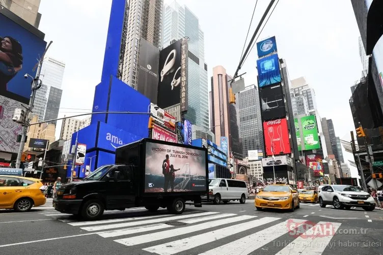 New York’ta dijital ekranlarda 15 Temmuz mesajı!