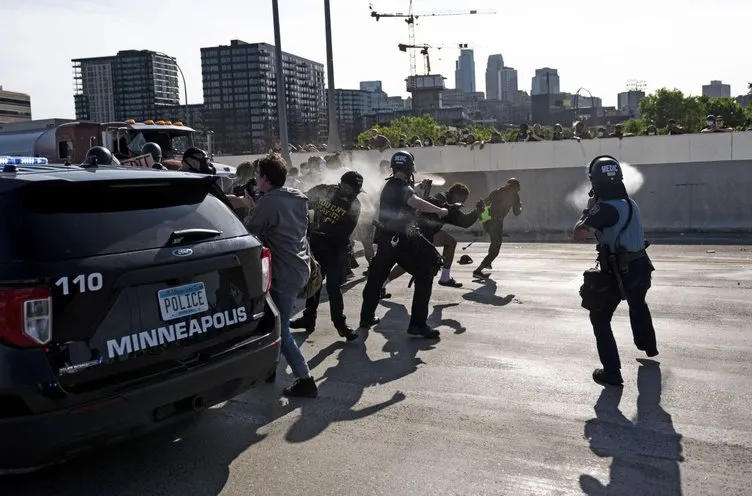 ABD'de öfke kaosa döndü| Washington'da sokağa çıkma yasağı ilan edildi! George Floyd'un öldürülmesinin ardından başlayan protestolarda son dakika gelişmeler...