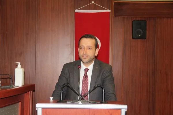 izmit-belediye-meclisinde-carpici-iddialar-hurriyet-yegenlerine-sirket-kurdurup-is-verdi-1650025099844.jpg