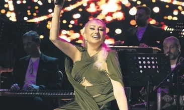 Sağanak altında konser verdi