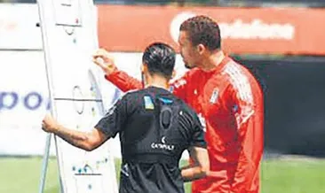 Üçlü defans çift forvet!