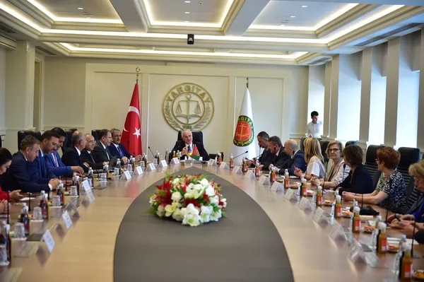 yargitay-baskani-akarca-bosna-hersek-heyetini-kabul-etti-1655834085600.jpeg